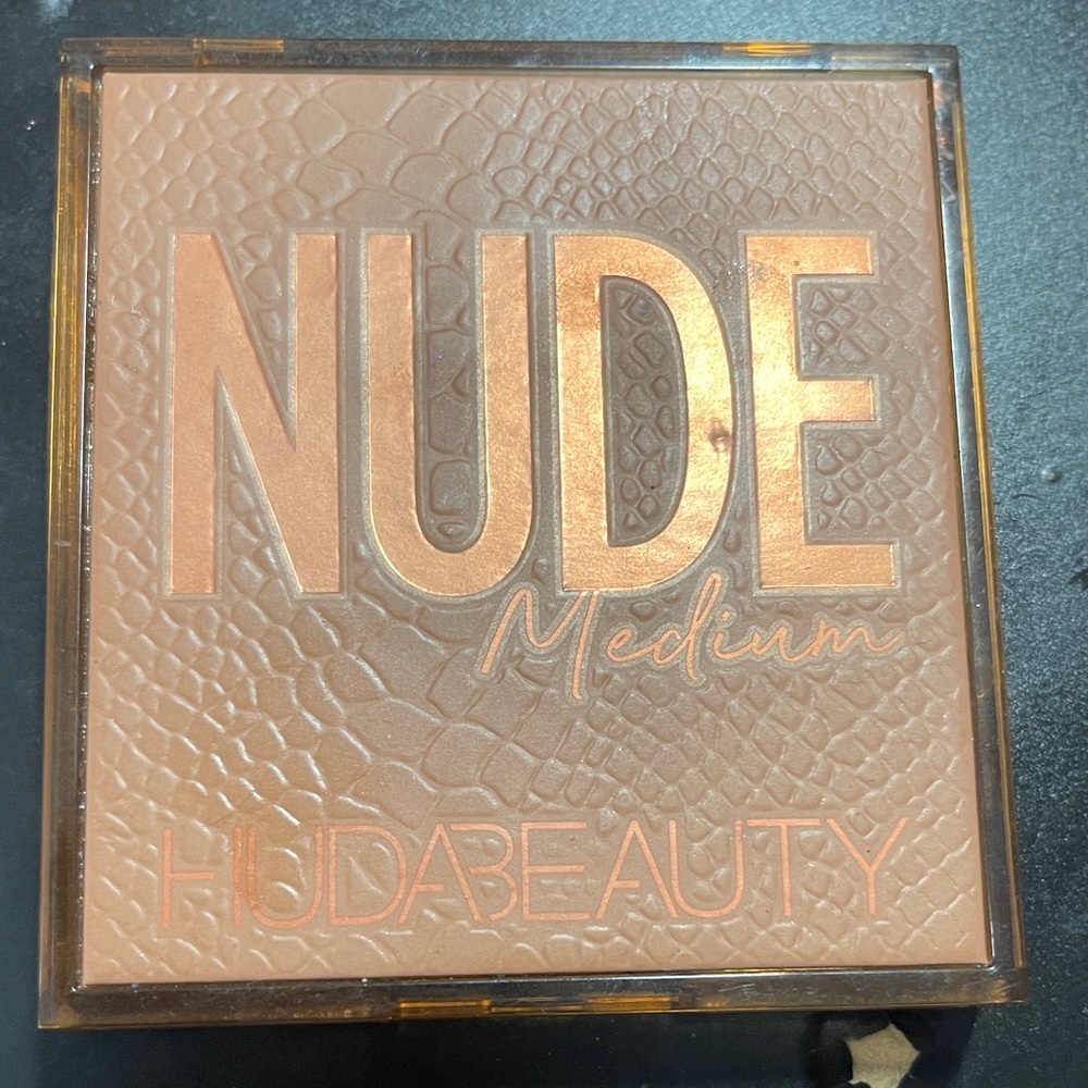 HUDA BEAUTY Nude Medium Bronzer - Warm Brown Tone